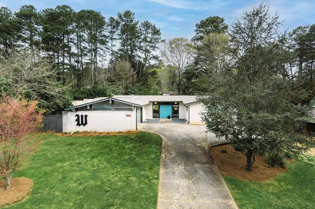 3654 Creekview Cir, Stone Mountain, GA 30083-4016