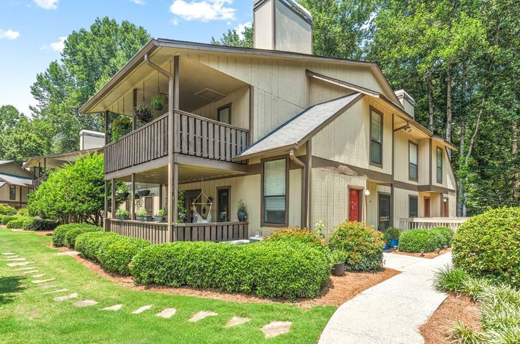 1207 Woodcliff Dr, Atlanta GA  30350-3148 exterior