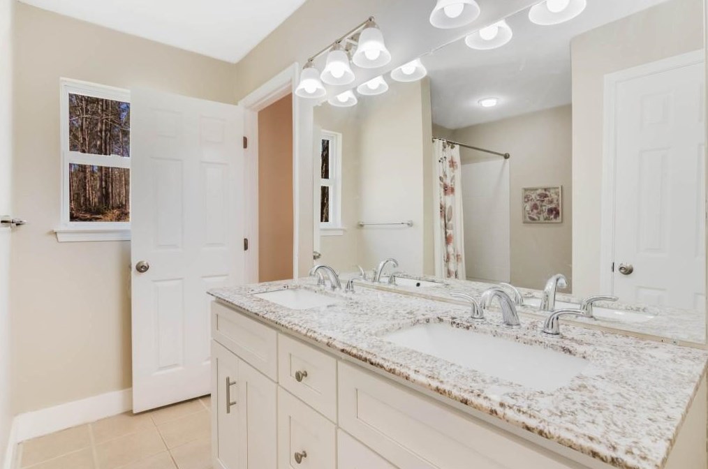 1895 Wallace Rd, Atlanta GA  30331-7626 exterior