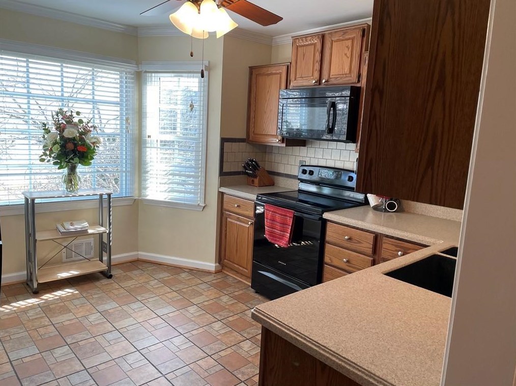 8 Sycamore Sta, Decatur, GA 30030-2755