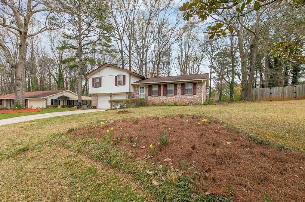 586 Chris Cir, Lawrenceville GA  30044-3759 exterior