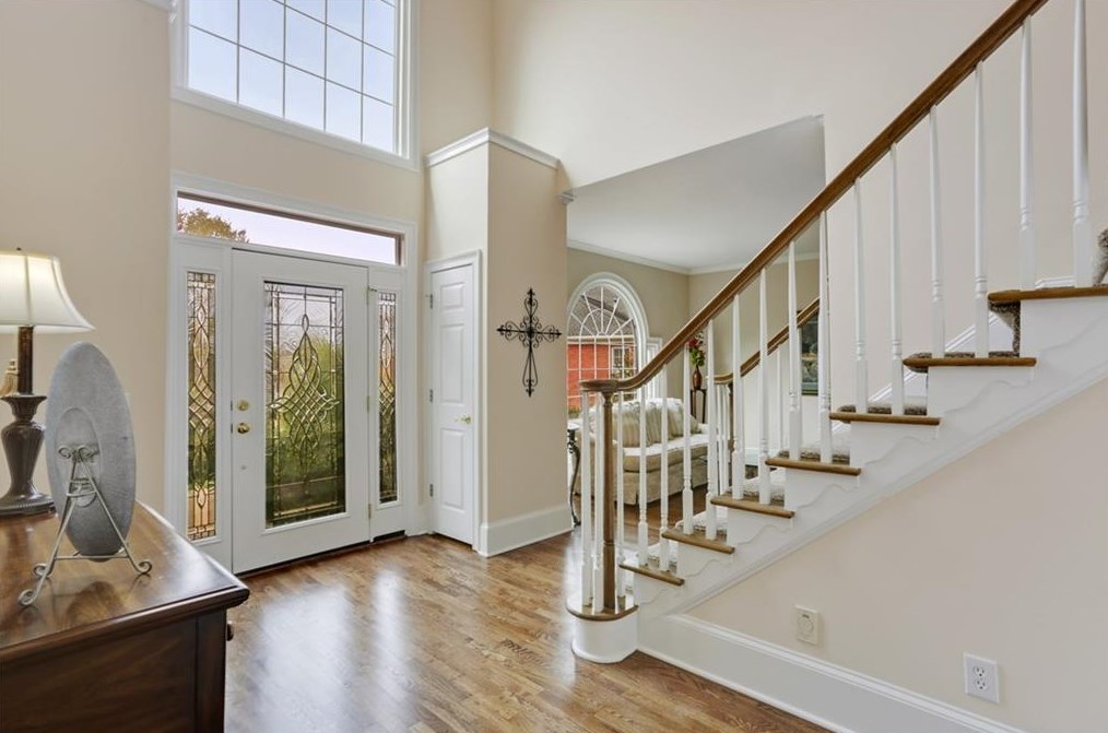206 Scotney Glen Cir, Alpharetta, GA 30022-7564