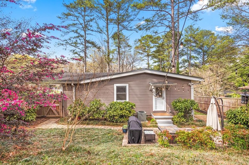 3027 Vista Brook Dr, Decatur GA  30033-5114 exterior