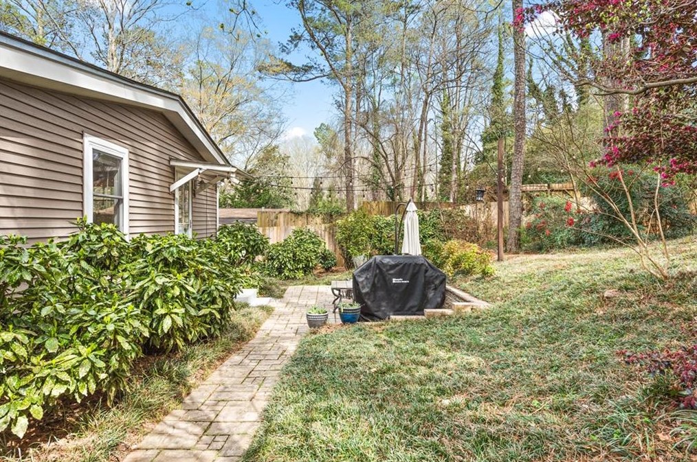 3027 Vista Brook Dr, Decatur GA  30033-5114 exterior