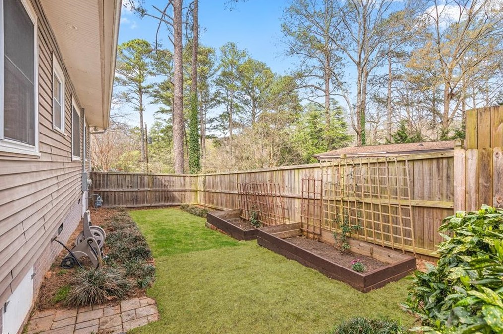 3027 Vista Brook Dr, Decatur GA  30033-5114 exterior