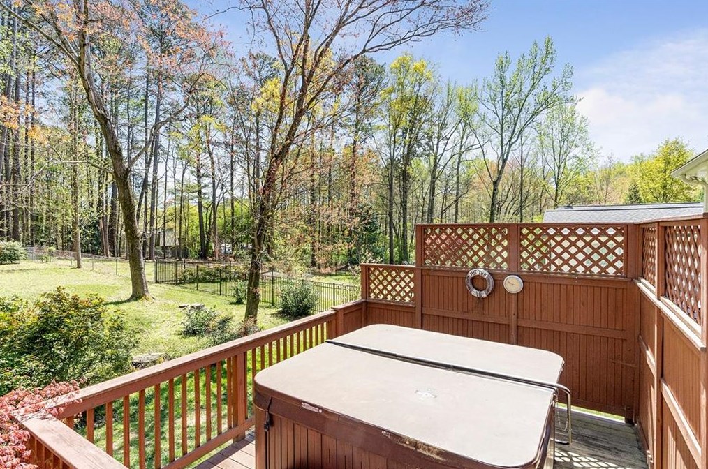 243 Canton St, Alpharetta GA  30009-2336 exterior