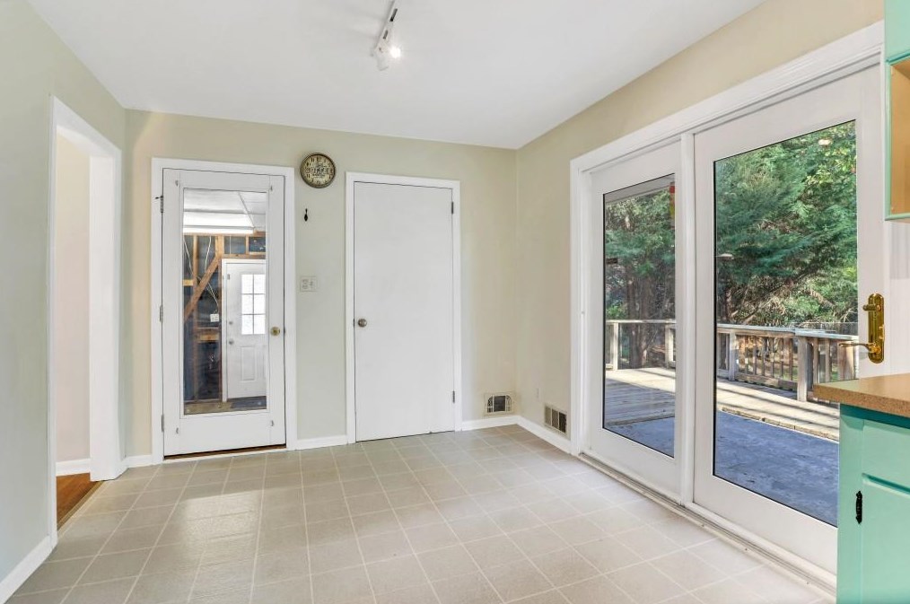 2572 Wilson Woods Dr, Decatur GA  30033-3741 exterior