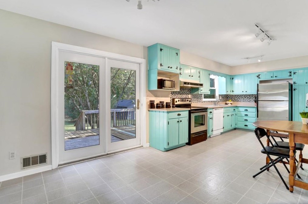 2572 Wilson Woods Dr, Decatur GA  30033-3741 exterior