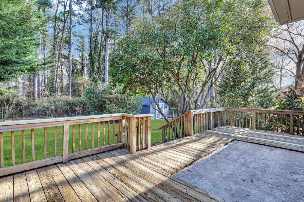 2572 Wilson Woods Dr, Decatur GA  30033-3741 exterior