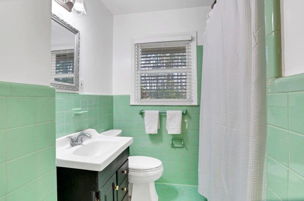 2572 Wilson Woods Dr, Decatur GA  30033-3741 exterior