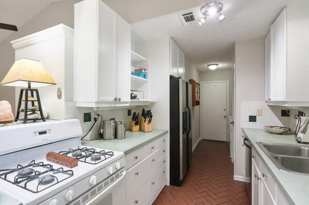 845 Cinderella Ct, Decatur GA  30033-5811 exterior