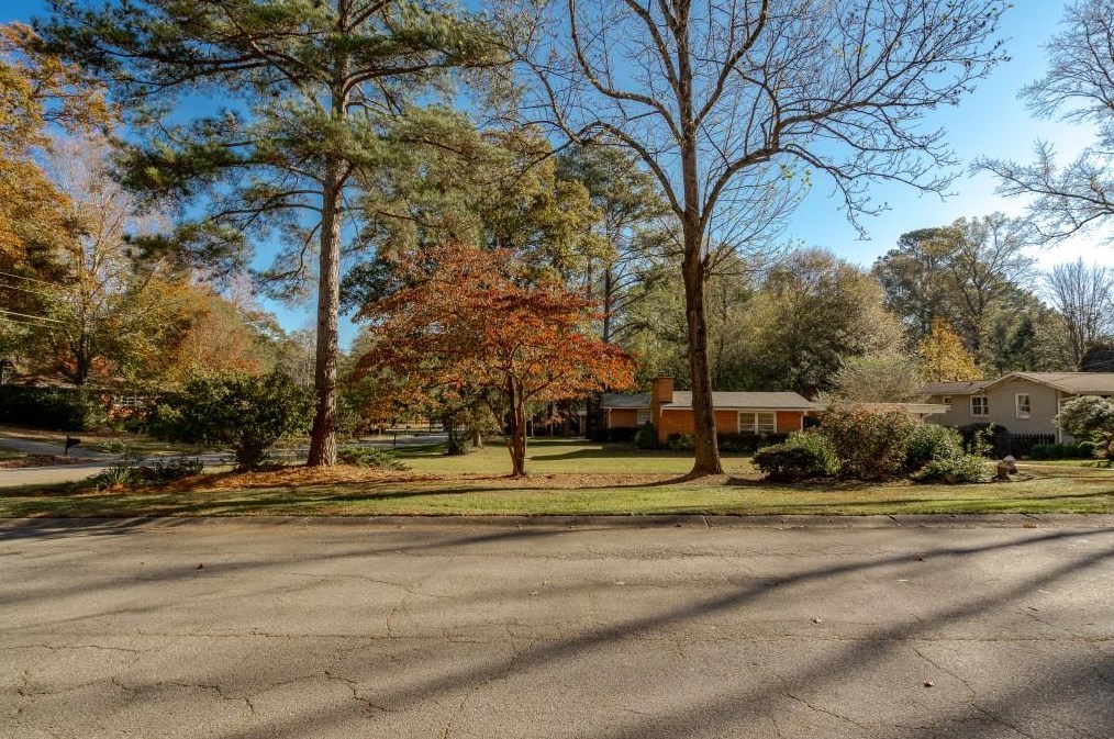 1963 Plantation Ln, Atlanta GA  30341-1865 exterior
