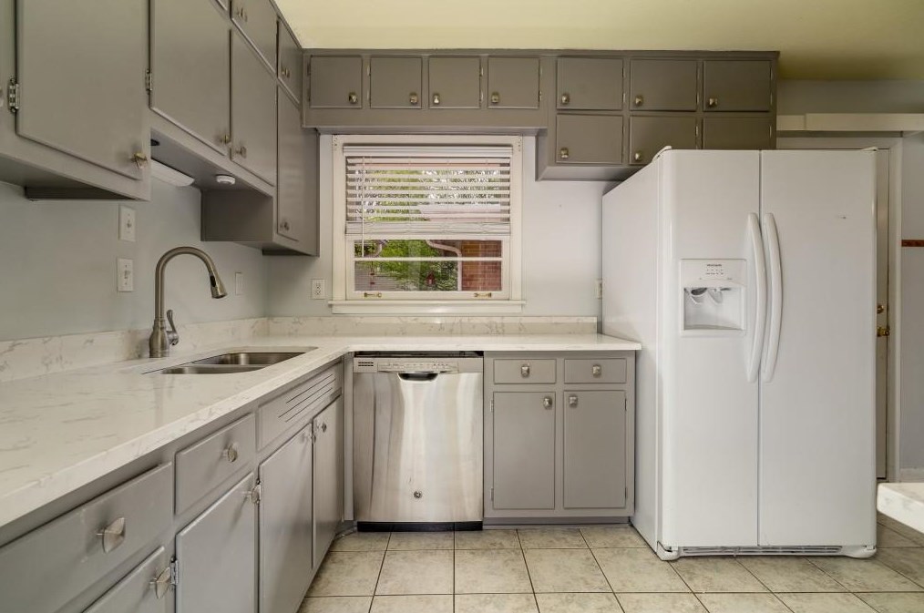 1963 Plantation Ln, Atlanta GA  30341-1865 exterior