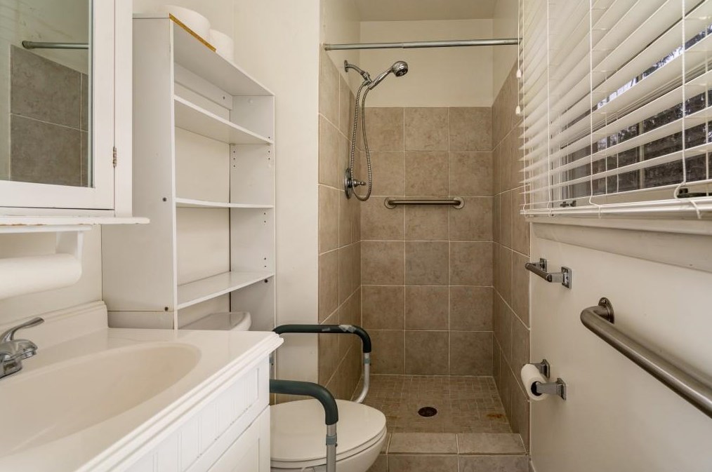 1963 Plantation Ln, Atlanta GA  30341-1865 exterior