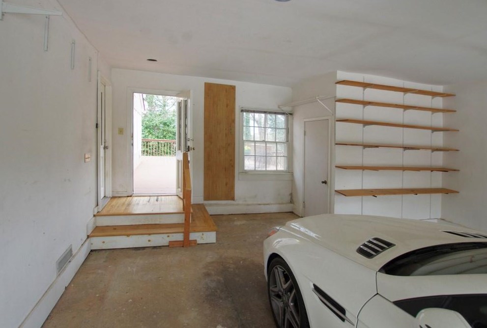 1801 Woodcliffe Ter, Atlanta GA  30324-4955 exterior