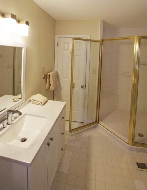 1801 Woodcliffe Ter, Atlanta GA  30324-4955 exterior