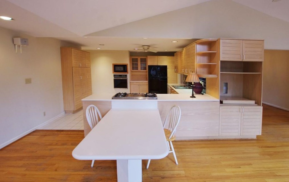 1801 Woodcliffe Ter, Atlanta GA  30324-4955 exterior
