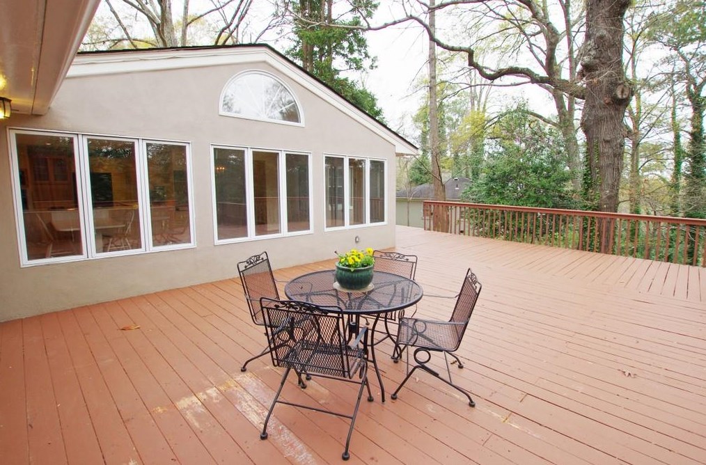 1801 Woodcliffe Ter, Atlanta GA  30324-4955 exterior