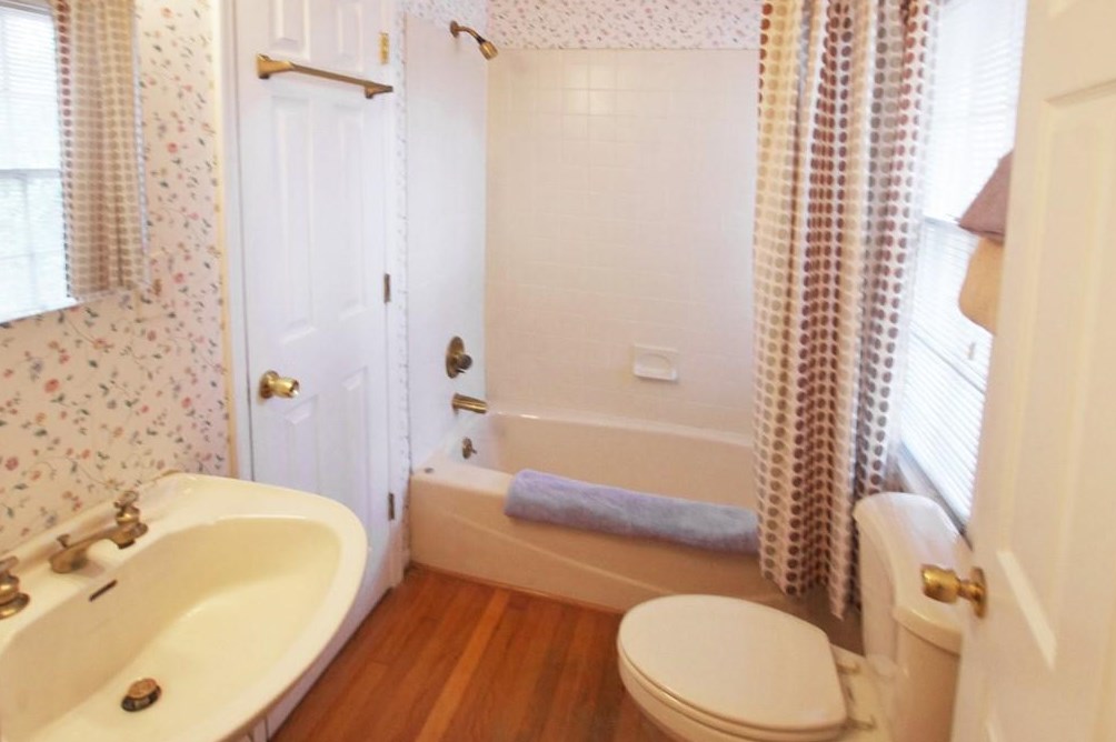 1801 Woodcliffe Ter, Atlanta GA  30324-4955 exterior