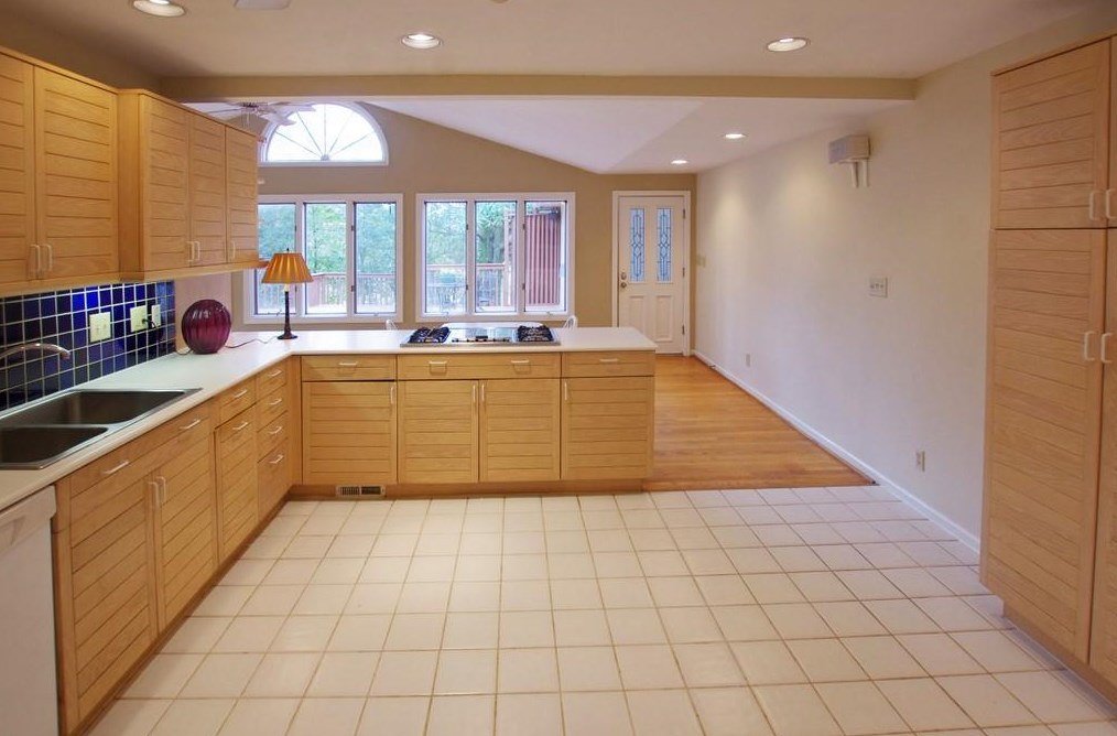 1801 Woodcliffe Ter, Atlanta GA  30324-4955 exterior