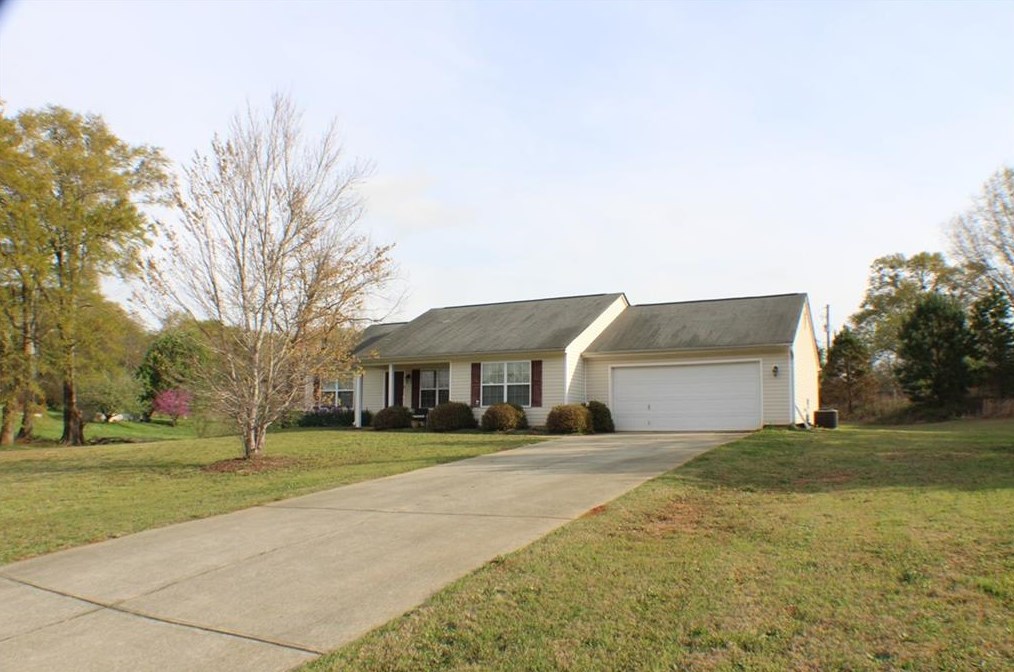 104 Clearwater Ct, Winder, GA 30680-3241