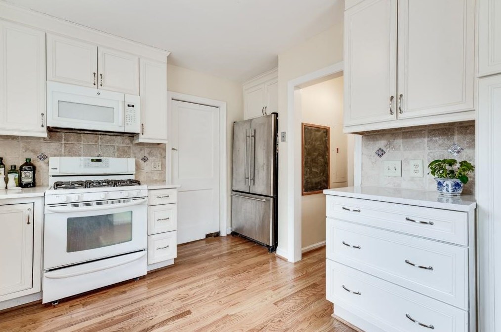 225 Westchester Dr, Decatur GA  30030-1119 exterior