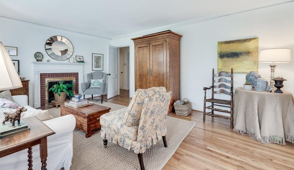 225 Westchester Dr, Decatur GA  30030-1119 exterior