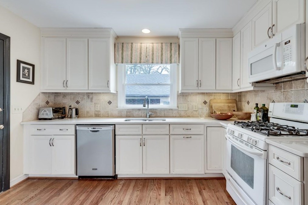 225 Westchester Dr, Decatur GA  30030-1119 exterior