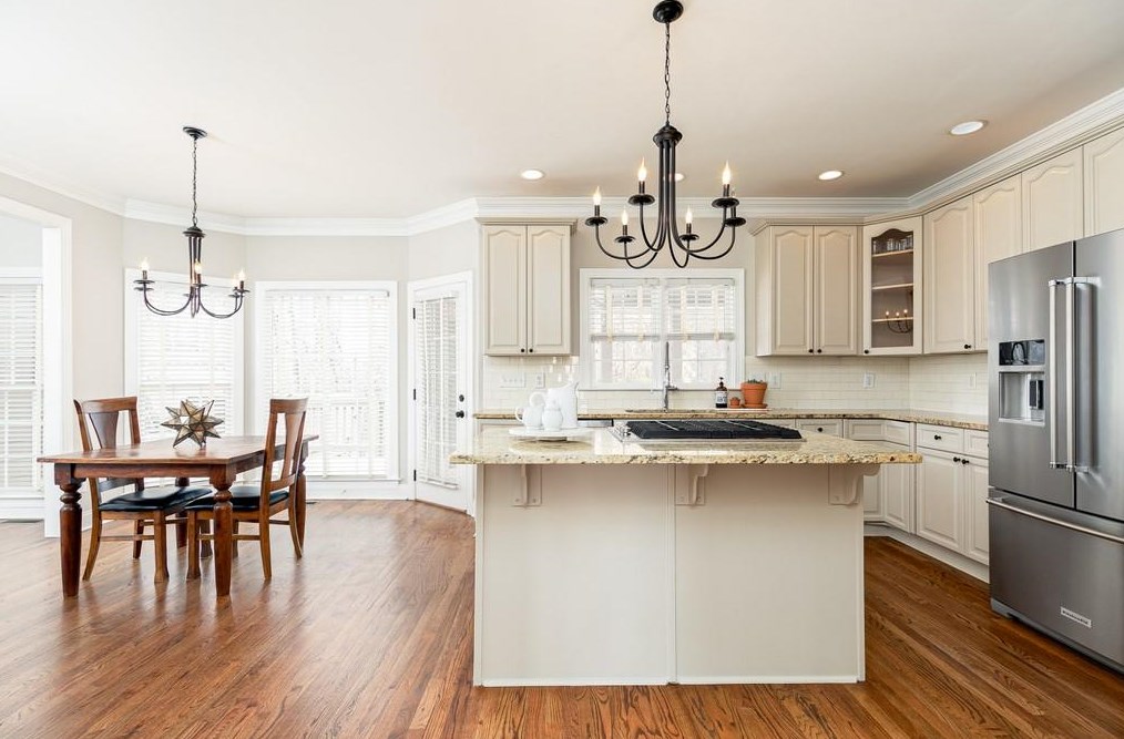 212 Bentwater Dr, Acworth GA  30101-8563 exterior