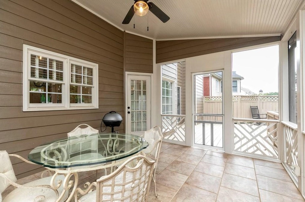 212 Bentwater Dr, Acworth GA  30101-8563 exterior