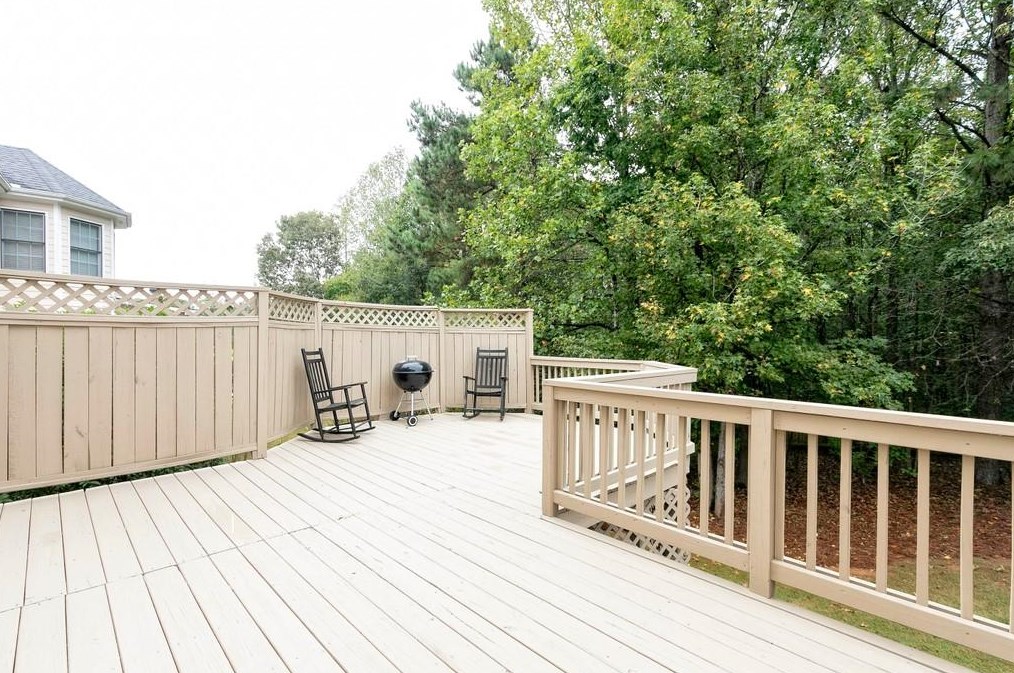 212 Bentwater Dr, Acworth GA  30101-8563 exterior