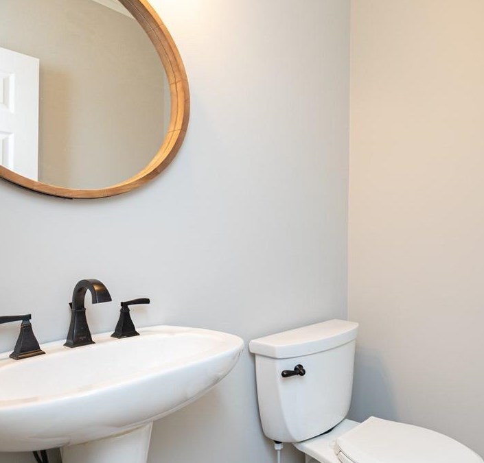 212 Bentwater Dr, Acworth GA  30101-8563 exterior