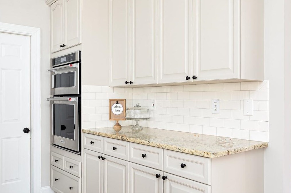 212 Bentwater Dr, Acworth GA  30101-8563 exterior