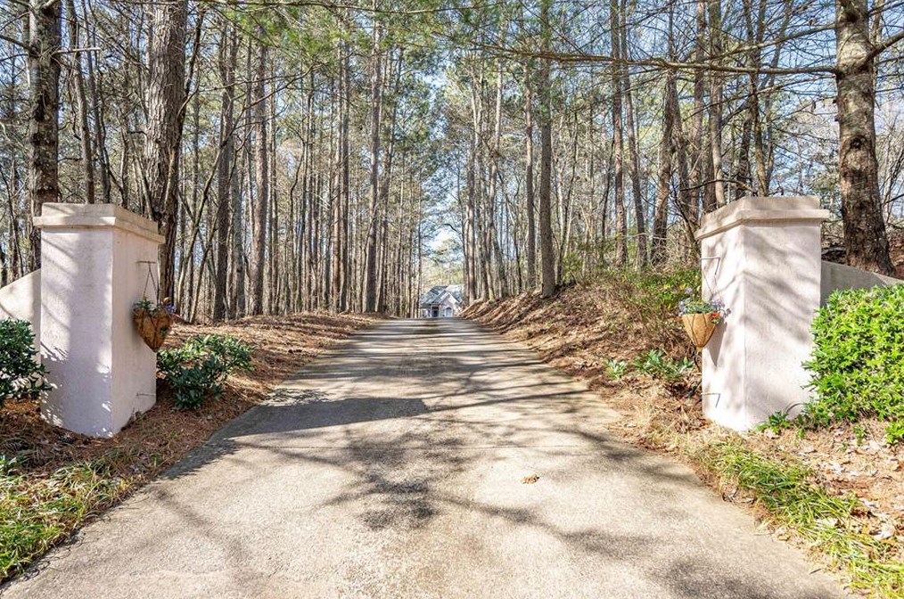 5191 Holly Springs Dr, Douglasville, GA 30135-4900