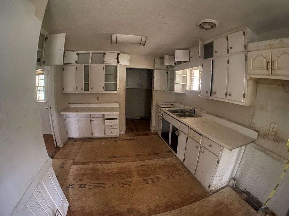 2354 Pinewood Dr, Decatur GA  30032-5434 exterior