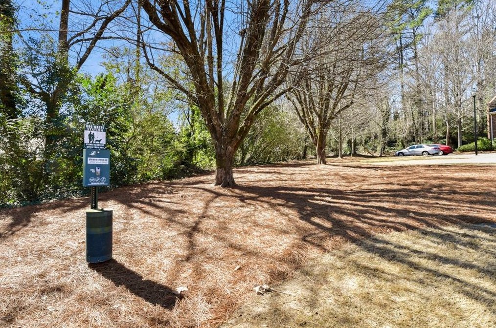 1 Queen Victoria Pl, Atlanta GA 30342-3751 exterior