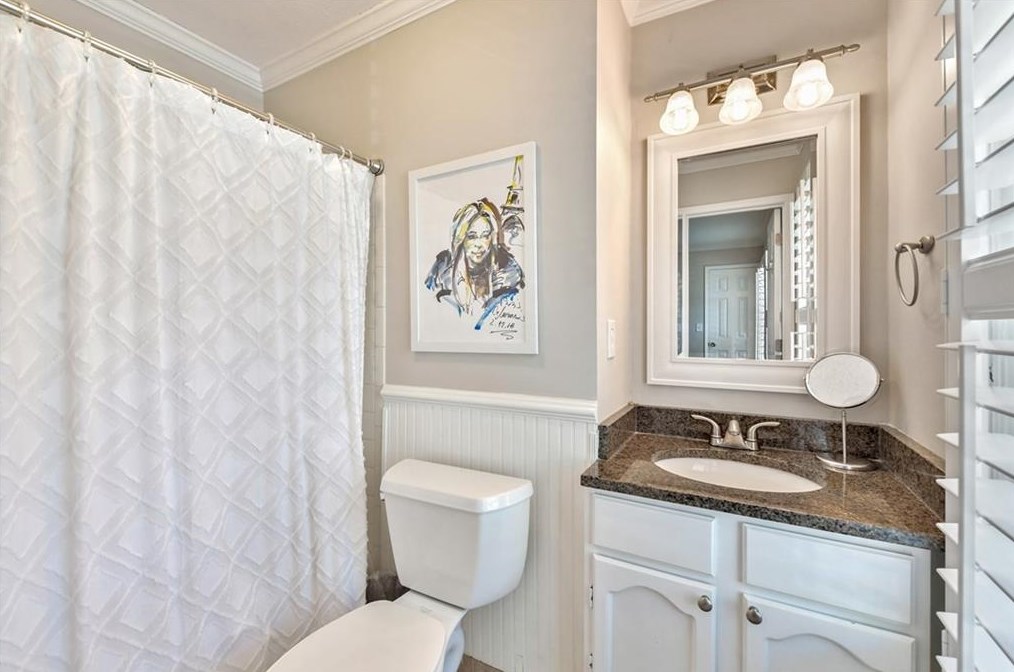 1 Queen Victoria Pl, Atlanta GA 30342-3751 exterior