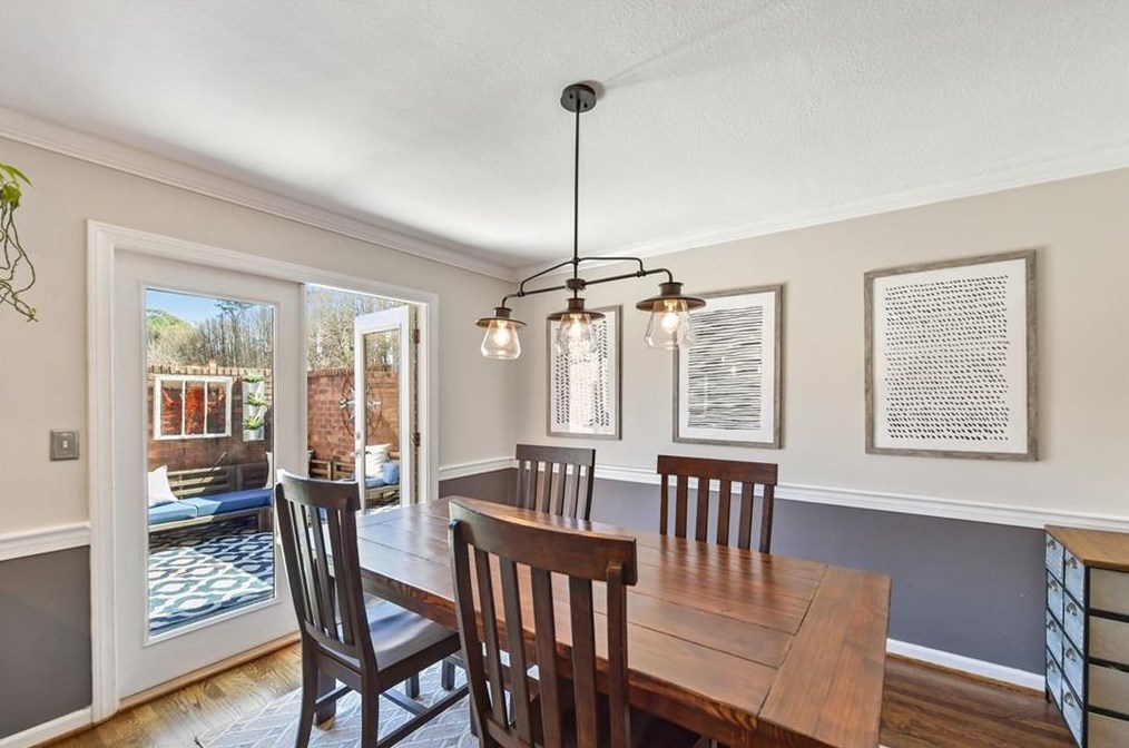 1 Queen Victoria Pl, Atlanta GA 30342-3751 exterior