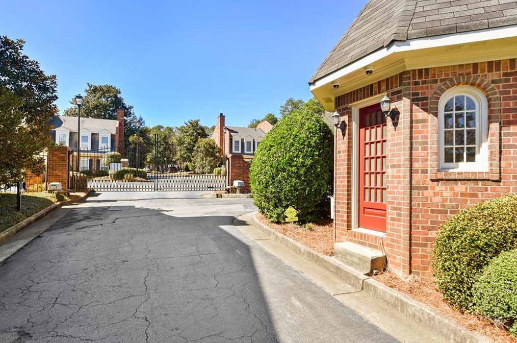 1 Queen Victoria Pl, Atlanta GA 30342-3751 exterior