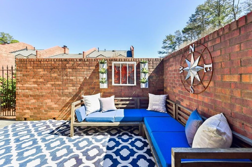 1 Queen Victoria Pl, Atlanta GA 30342-3751 exterior