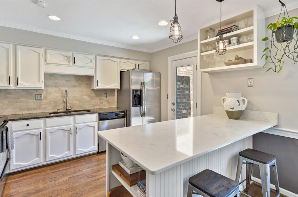 1 Queen Victoria Pl, Atlanta GA 30342-3751 exterior