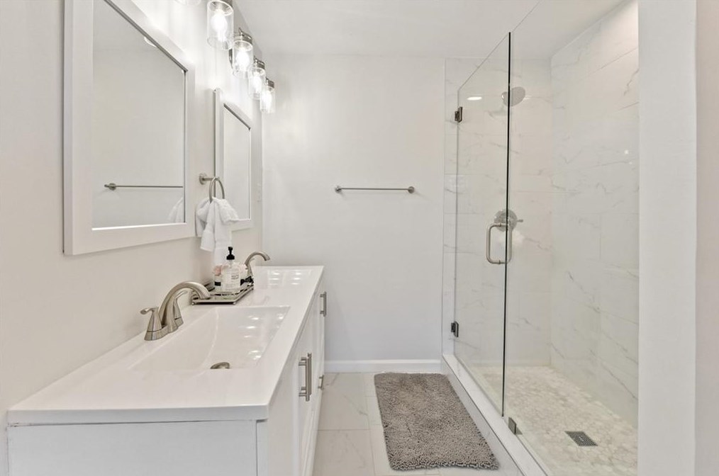 1 Queen Victoria Pl, Atlanta GA 30342-3751 exterior