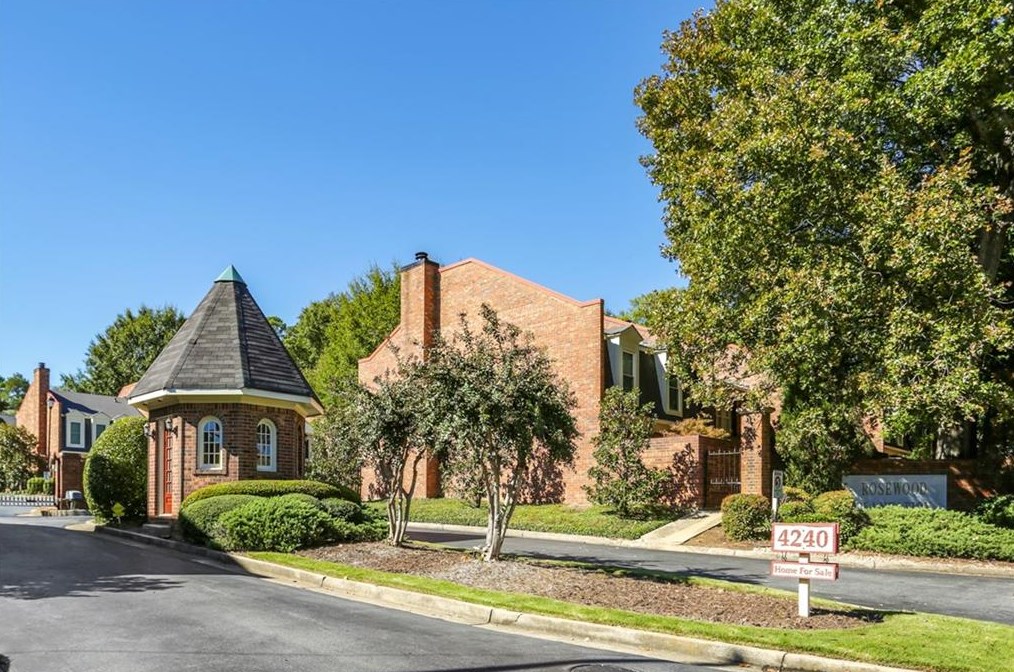 1 Queen Victoria Pl, Atlanta GA 30342-3751 exterior