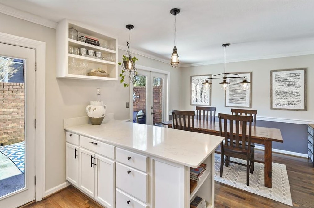 1 Queen Victoria Pl, Atlanta GA 30342-3751 exterior