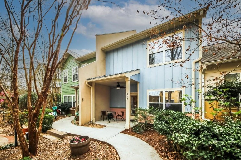 802 Dancing Fox Rd, Decatur, GA 30032-7415