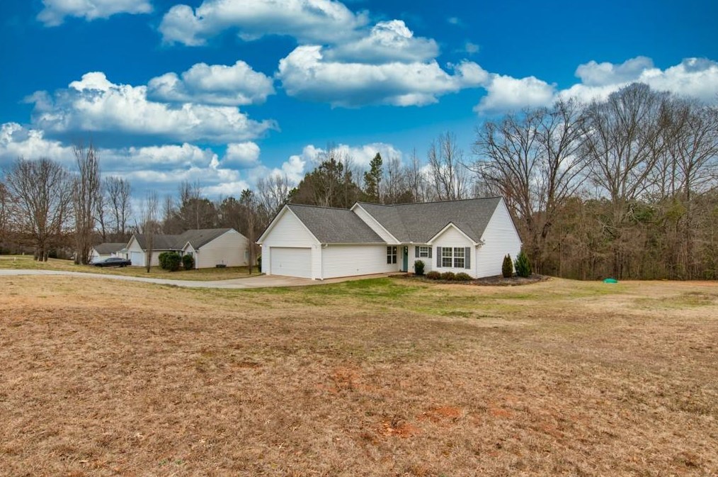 519 Stoney Creek Dr, Winder, GA 30680-7604