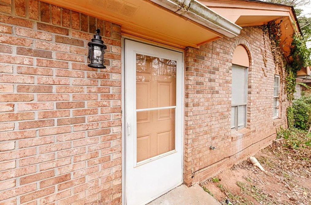 2865 Springfield Ct, Atlanta GA  30349-3735 exterior