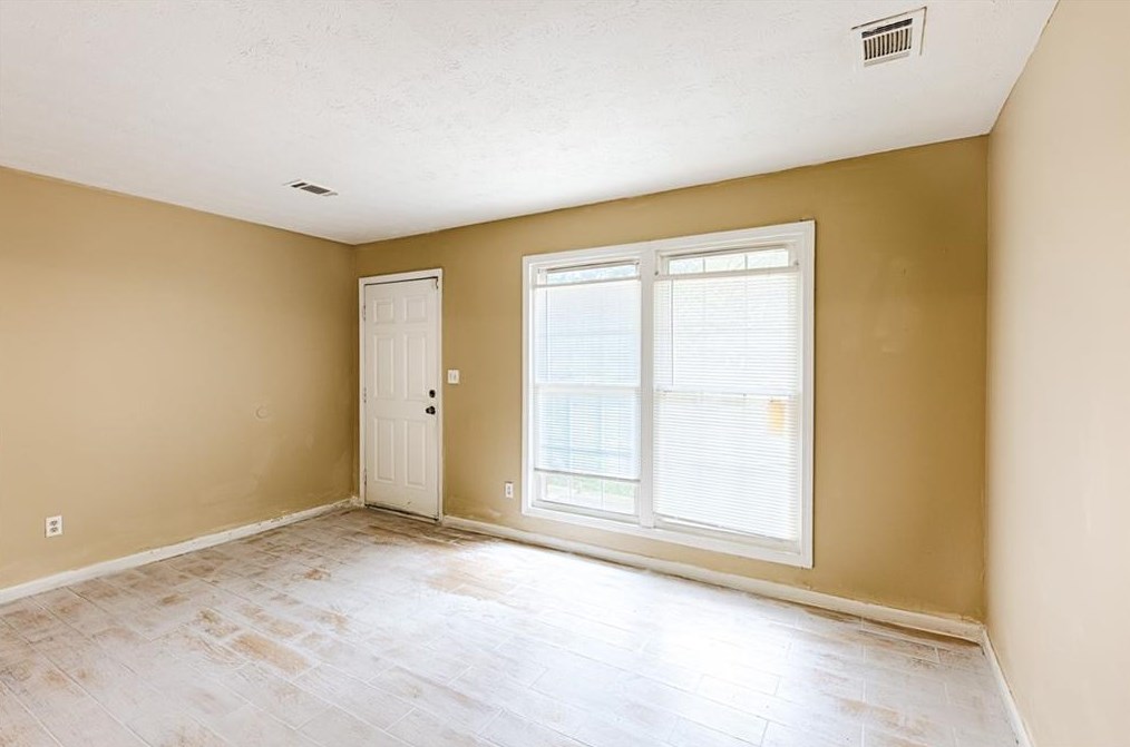 2865 Springfield Ct, Atlanta GA  30349-3735 exterior