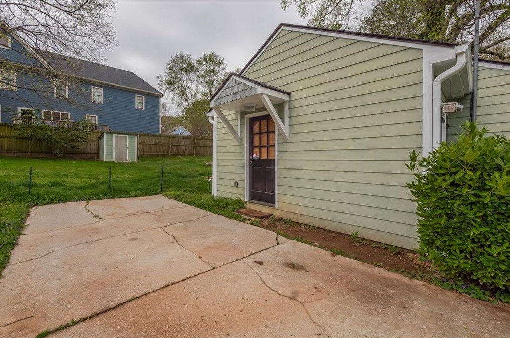 1619 Wainwright Dr, Atlanta GA  exterior