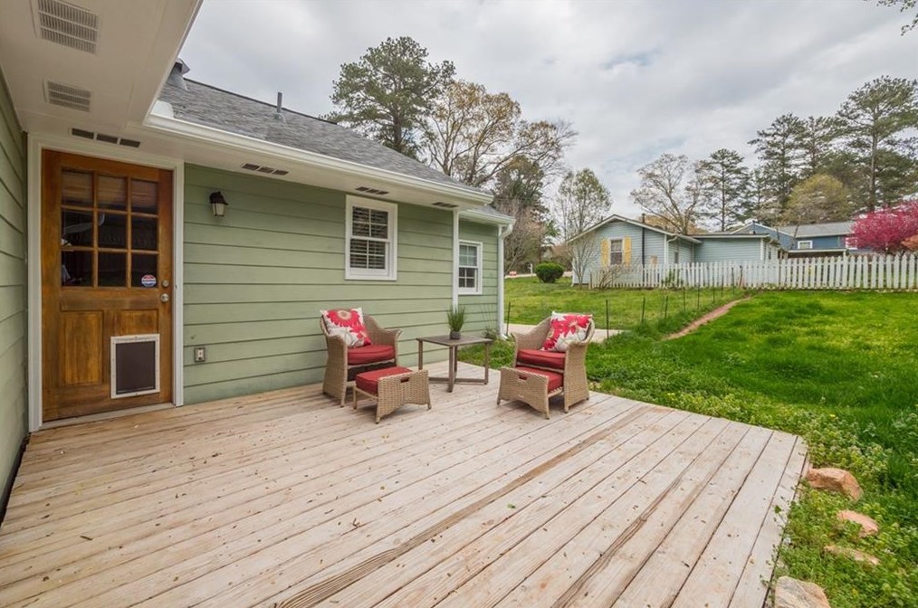 1619 Wainwright Dr, Atlanta GA  exterior